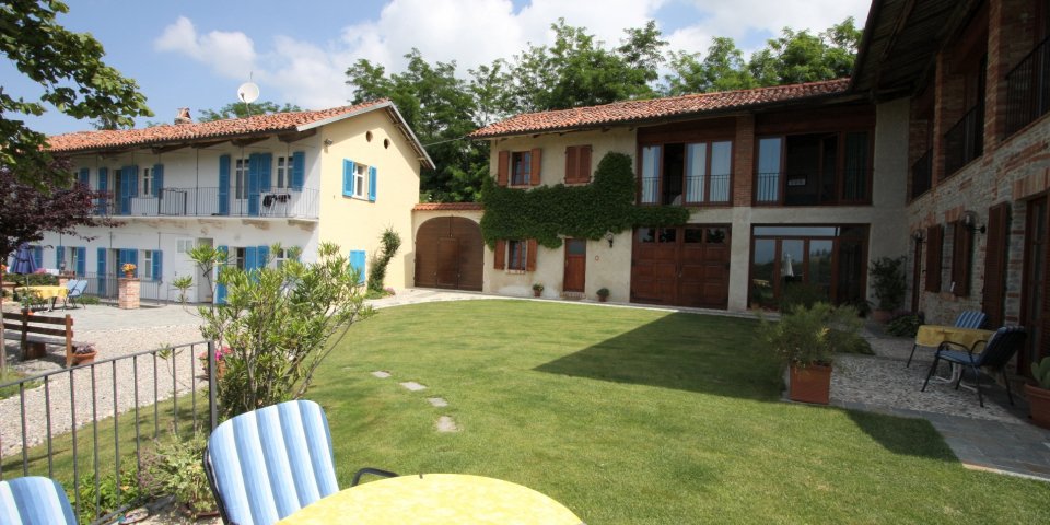 
			Die nach Süden gerichtete Ferienanlage
			