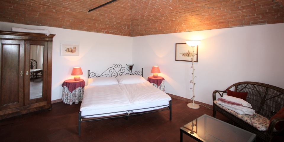 
			Eines von fünf Gästezimmern
			