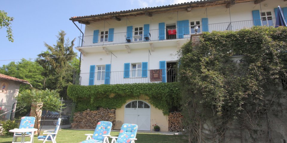 
			Die nach Süden gerichtete Fassade von Haus 1
			