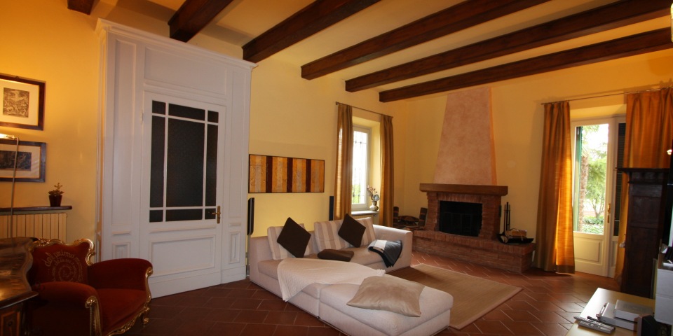 
			Der elegante Wohnraum der Villa
			