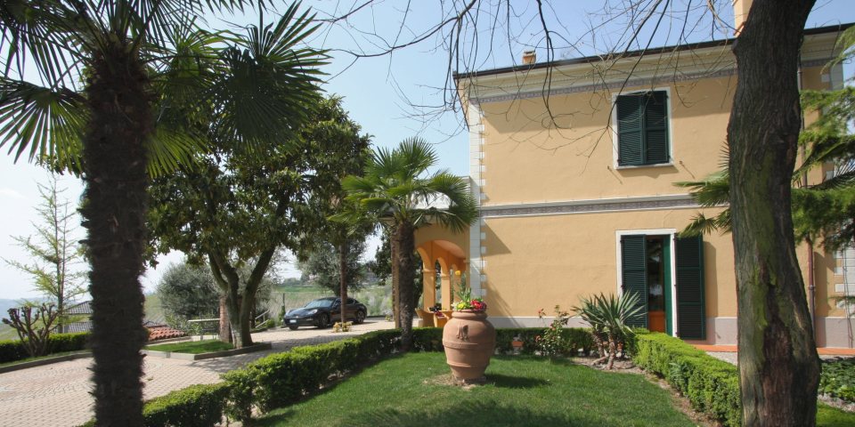 
			Der gepflegte Garten der Villa
			