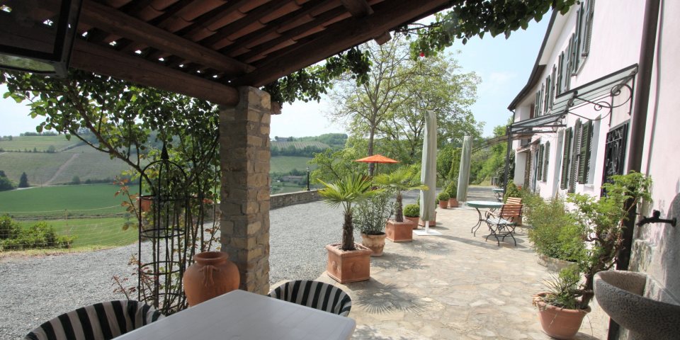 
			Ein schattiger Platz unter dem Portico für die Gäste des Hauses
			