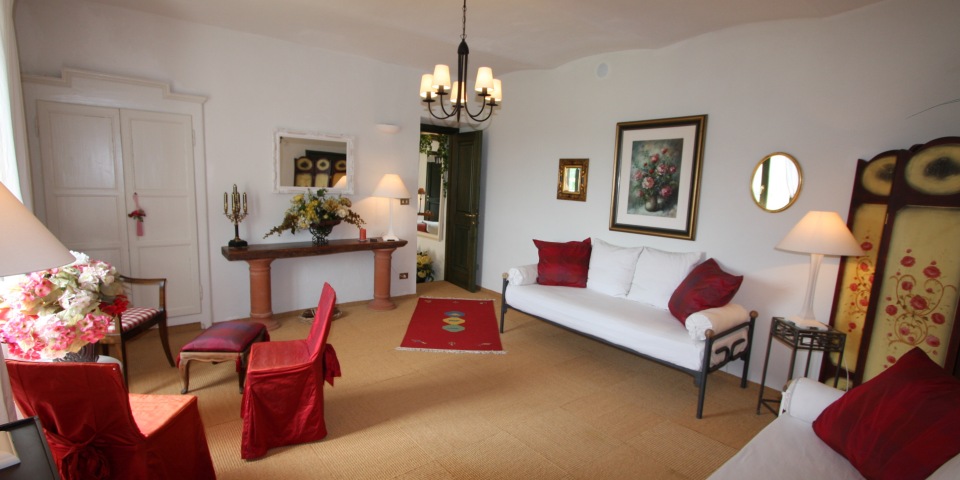 
			Der hübsche Aufenthaltsraum im Gästehaus kann auch als zusätzliches Gästezimmer genützt werden
			