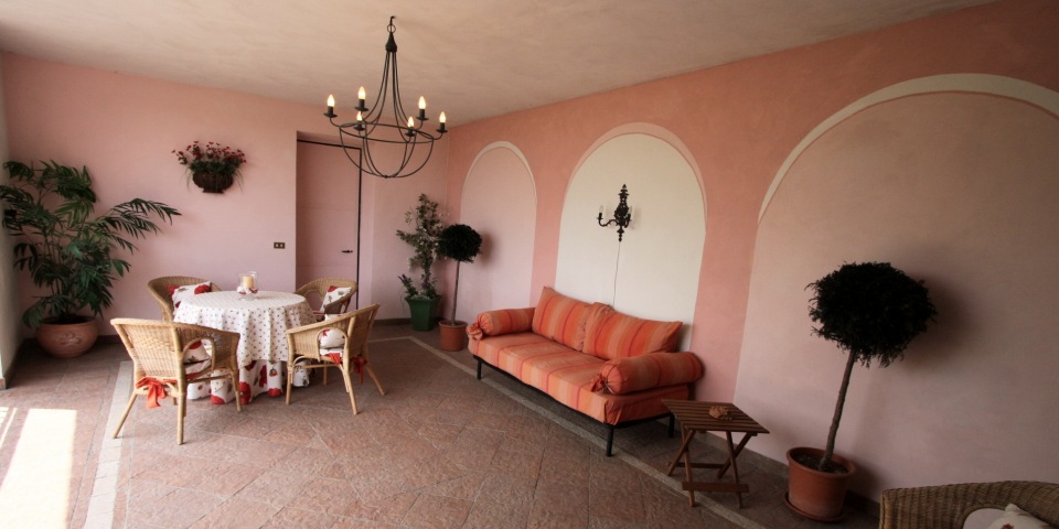 
			Die offene Loggia im Gästehaus
			