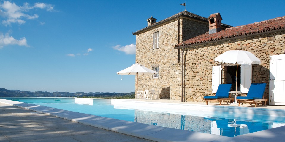 
			Der Pool misst 14 x 5 Meter
			