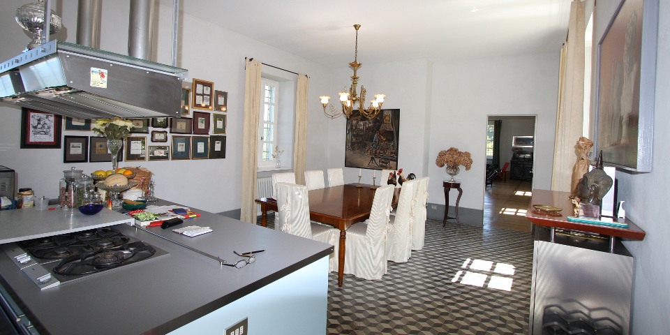 
			Küche und Essbereich
			