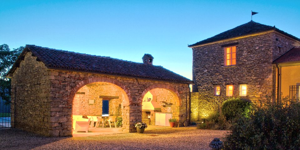 
			Der Portico mit der Sommerküche am Abend
			