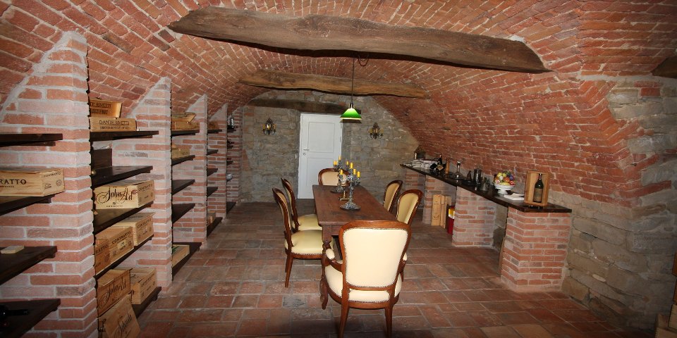 
			Der Weinkeller lädt zur Weinverkostung ein
			