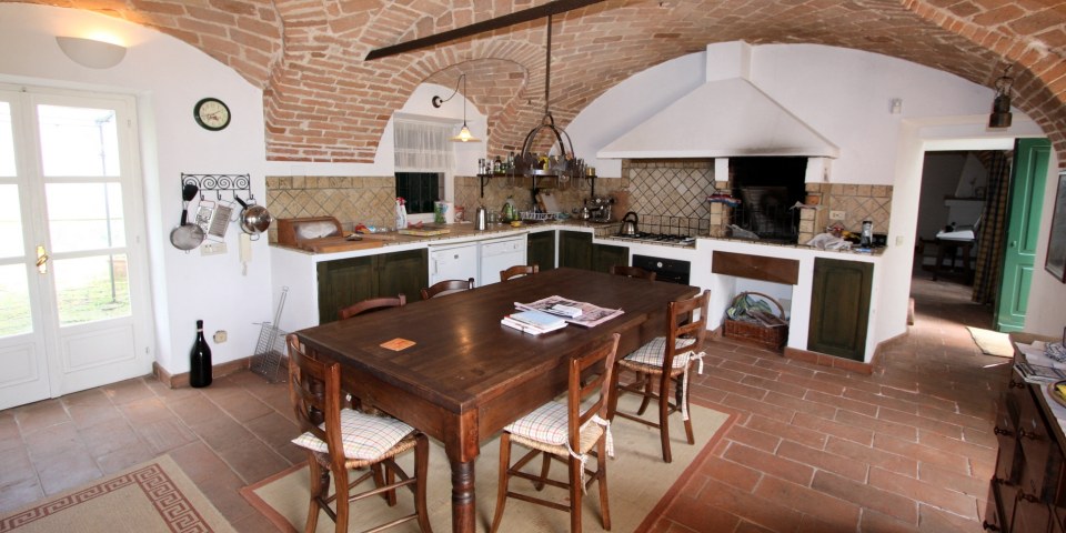 
			The beautiful country kitchen
			